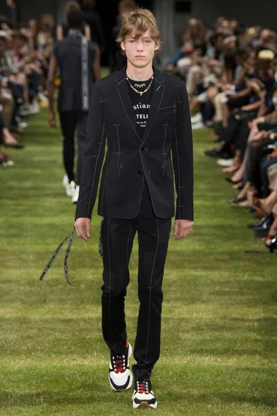 Look 14